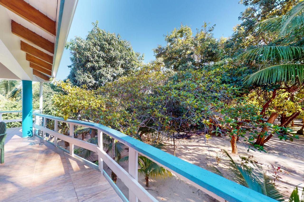 Condo #27 @ Beachside Villas Дангрига Екстериор снимка